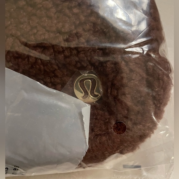 NWT Lululemon Fleece Everywhere Belt Bag 1L Brown With Gold Hardware - Picture 10 of 12